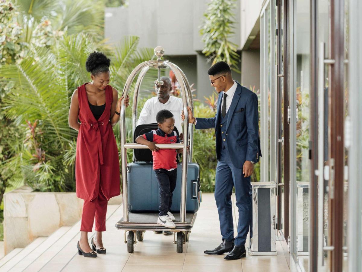พูลแมน ลูบุมบาชี Hotel ภายนอก รูปภาพ